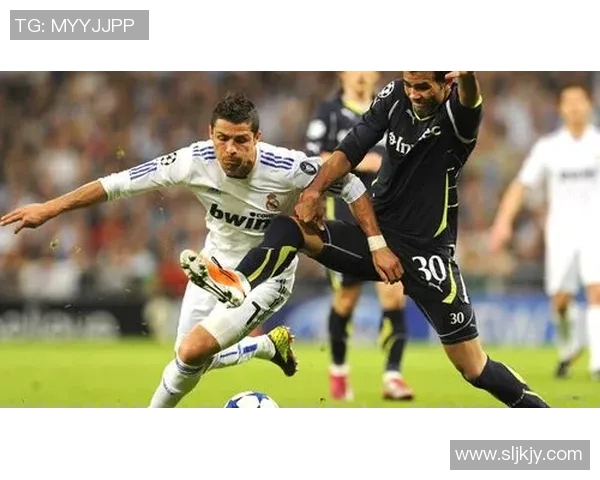 围绕足球明星成长轨迹全景面解析其竞技魅力与时代价值深度呈现中 围绕足球明星成长轨迹全景面解析其竞技魅力与时代价值深度呈现中