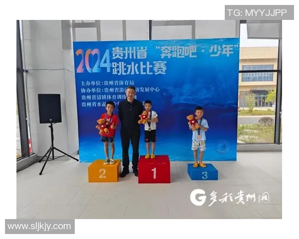 跳水运动的魅力与挑战：从训练到赛事背后的坚持与拼搏